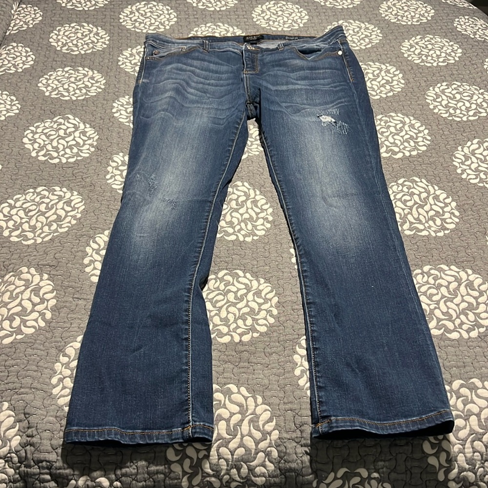 Judy Blues Straight Fit Jeans.